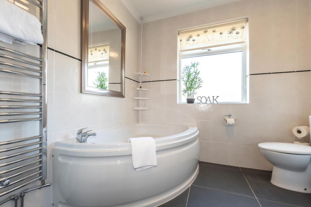 Cheerful 3-Bedroom Douglas House With Patio Southampton Eksteriør bilde
