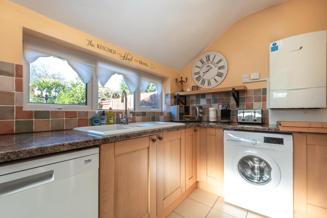 Cheerful 3-Bedroom Douglas House With Patio Southampton Eksteriør bilde
