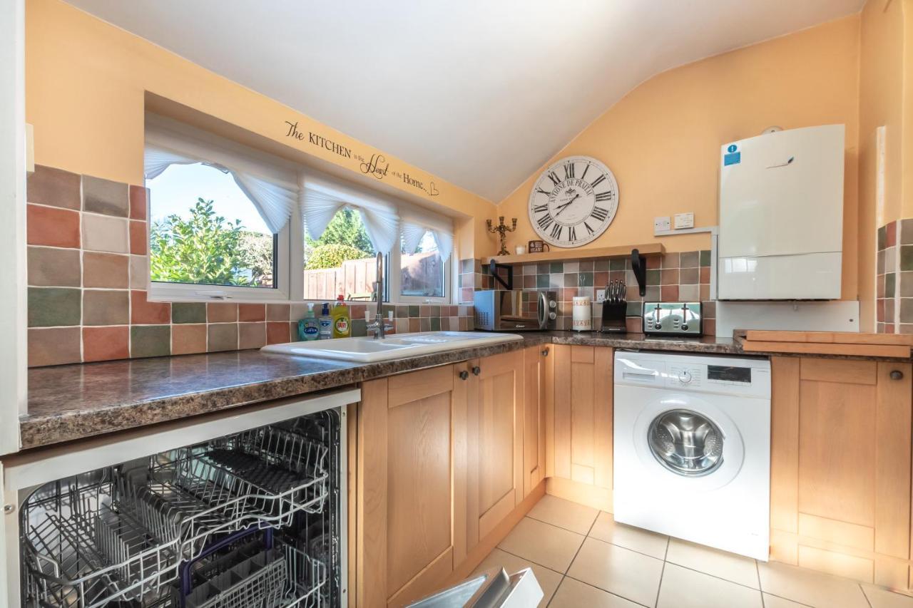Cheerful 3-Bedroom Douglas House With Patio Southampton Eksteriør bilde
